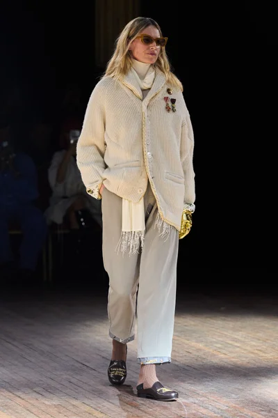 Look 4